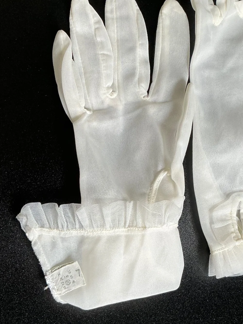 VTG 1950s Kayser Sheer Nylon Dress Gloves Ruffle Keyhole Cuff Size 7 Coquette